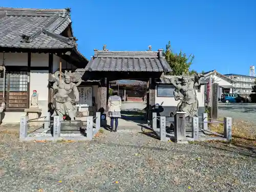 祇園山 徳城寺の山門