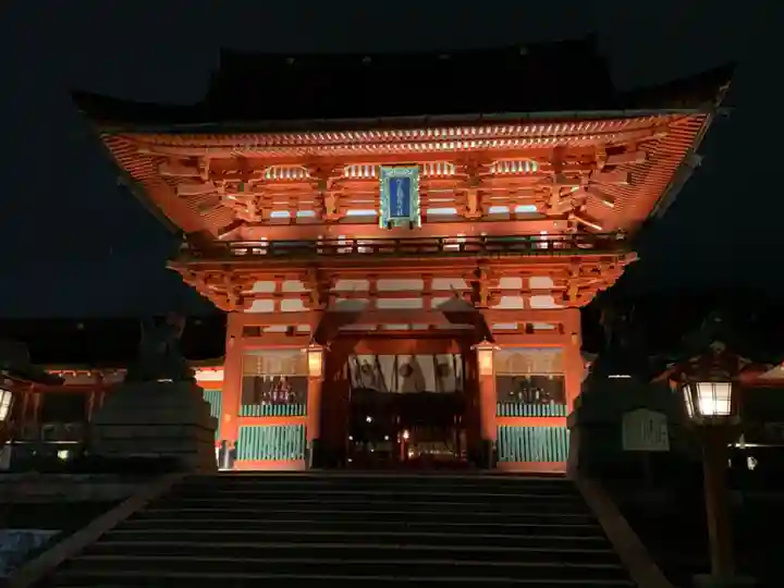伏見稲荷大社の山門・神門