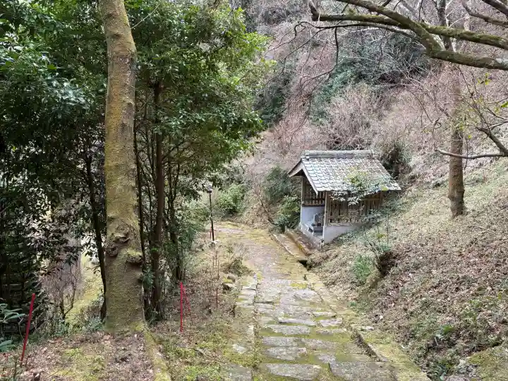 神童寺の{uncategorized: "未分類", other: "その他", undefined: "問題あり", building: "その他建物", grave: "お墓", sacred_gate: "鳥居", guardian: "狛犬", statue: "像", buddha: "仏像", history: "歴史", nature: "自然", garden: "庭園", animal: "動物", pagoda: "塔", temizu: "手水舎", mountain_gate: "山門・神門", sanctuary: "本殿・本堂", subordinate: "末社・摂社", art: "芸術", scenery: "景色", jizo: "地蔵", ema: "絵馬", goshuin: "御朱印", omikuji: "おみくじ", items: "授与品その他", amulet: "お守り", goshuincho: "御朱印帳", eats: "食事", festival: "お祭り", votive_dance: "神楽", shichigosan: "七五三参", wedding: "結婚式", experience: "体験その他", initially: "初詣", around: "周辺", anti_infection: "感染症対策"}