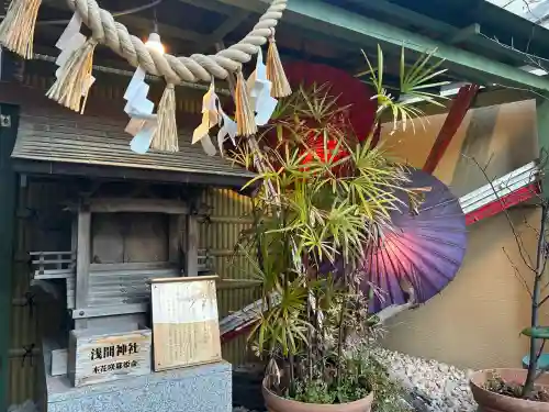 菊名神社の{uncategorized: "未分類", other: "その他", undefined: "問題あり", building: "その他建物", grave: "お墓", sacred_gate: "鳥居", guardian: "狛犬", statue: "像", buddha: "仏像", history: "歴史", nature: "自然", garden: "庭園", animal: "動物", pagoda: "塔", temizu: "手水舎", mountain_gate: "山門・神門", sanctuary: "本殿・本堂", subordinate: "末社・摂社", art: "芸術", scenery: "景色", jizo: "地蔵", ema: "絵馬", goshuin: "御朱印", omikuji: "おみくじ", items: "授与品その他", amulet: "お守り", goshuincho: "御朱印帳", eats: "食事", festival: "お祭り", votive_dance: "神楽", shichigosan: "七五三参", wedding: "結婚式", experience: "体験その他", initially: "初詣", around: "周辺", anti_infection: "感染症対策"}