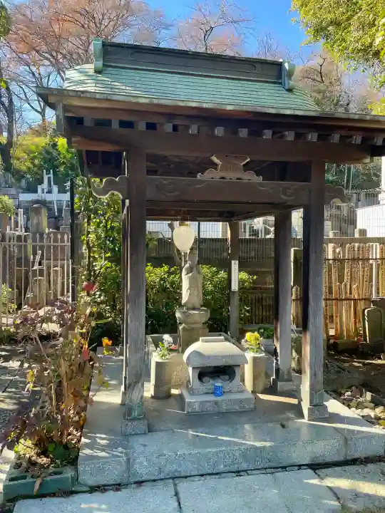 宗隆寺の{uncategorized: "未分類", other: "その他", undefined: "問題あり", building: "その他建物", grave: "お墓", sacred_gate: "鳥居", guardian: "狛犬", statue: "像", buddha: "仏像", history: "歴史", nature: "自然", garden: "庭園", animal: "動物", pagoda: "塔", temizu: "手水舎", mountain_gate: "山門・神門", sanctuary: "本殿・本堂", subordinate: "末社・摂社", art: "芸術", scenery: "景色", jizo: "地蔵", ema: "絵馬", goshuin: "御朱印", omikuji: "おみくじ", items: "授与品その他", amulet: "お守り", goshuincho: "御朱印帳", eats: "食事", festival: "お祭り", votive_dance: "神楽", shichigosan: "七五三参", wedding: "結婚式", experience: "体験その他", initially: "初詣", around: "周辺", anti_infection: "感染症対策"}