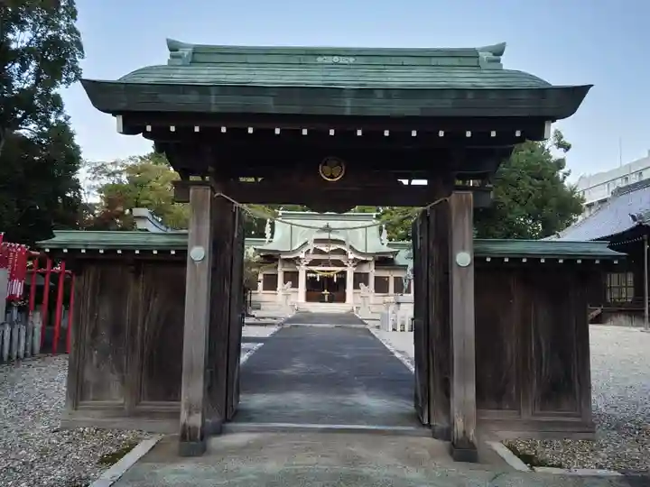 尾陽神社の山門・神門