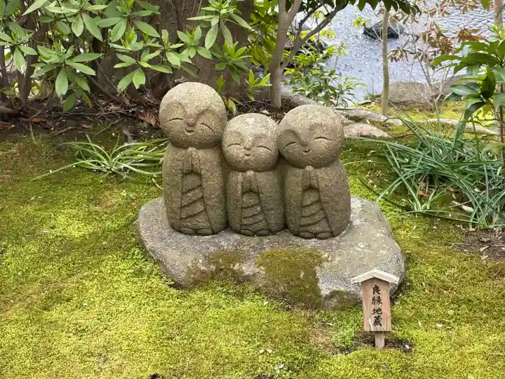 長谷寺の{uncategorized: "未分類", other: "その他", undefined: "問題あり", building: "その他建物", grave: "お墓", sacred_gate: "鳥居", guardian: "狛犬", statue: "像", buddha: "仏像", history: "歴史", nature: "自然", garden: "庭園", animal: "動物", pagoda: "塔", temizu: "手水舎", mountain_gate: "山門・神門", sanctuary: "本殿・本堂", subordinate: "末社・摂社", art: "芸術", scenery: "景色", jizo: "地蔵", ema: "絵馬", goshuin: "御朱印", omikuji: "おみくじ", items: "授与品その他", amulet: "お守り", goshuincho: "御朱印帳", eats: "食事", festival: "お祭り", votive_dance: "神楽", shichigosan: "七五三参", wedding: "結婚式", experience: "体験その他", initially: "初詣", around: "周辺", anti_infection: "感染症対策"}