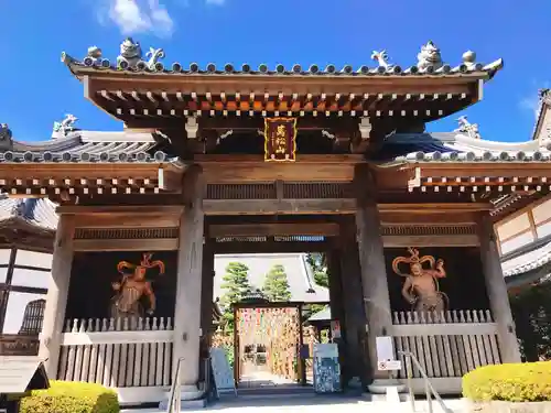 秋葉總本殿可睡斎の山門