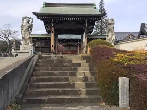 瑞岩寺の山門