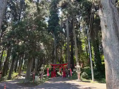 羽黒山神社の{uncategorized: "未分類", other: "その他", undefined: "問題あり", building: "その他建物", grave: "お墓", sacred_gate: "鳥居", guardian: "狛犬", statue: "像", buddha: "仏像", history: "歴史", nature: "自然", garden: "庭園", animal: "動物", pagoda: "塔", temizu: "手水舎", mountain_gate: "山門・神門", sanctuary: "本殿・本堂", subordinate: "末社・摂社", art: "芸術", scenery: "景色", jizo: "地蔵", ema: "絵馬", goshuin: "御朱印", omikuji: "おみくじ", items: "授与品その他", amulet: "お守り", goshuincho: "御朱印帳", eats: "食事", festival: "お祭り", votive_dance: "神楽", shichigosan: "七五三参", wedding: "結婚式", experience: "体験その他", initially: "初詣", around: "周辺", anti_infection: "感染症対策"}