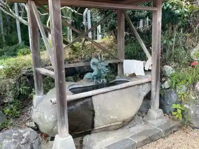 六柱神社(榛原石田)の手水舎