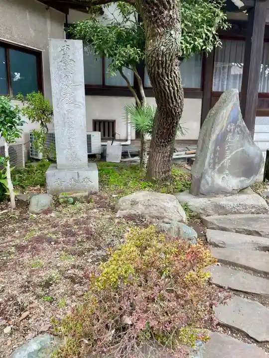 本寿寺の{uncategorized: "未分類", other: "その他", undefined: "問題あり", building: "その他建物", grave: "お墓", sacred_gate: "鳥居", guardian: "狛犬", statue: "像", buddha: "仏像", history: "歴史", nature: "自然", garden: "庭園", animal: "動物", pagoda: "塔", temizu: "手水舎", mountain_gate: "山門・神門", sanctuary: "本殿・本堂", subordinate: "末社・摂社", art: "芸術", scenery: "景色", jizo: "地蔵", ema: "絵馬", goshuin: "御朱印", omikuji: "おみくじ", items: "授与品その他", amulet: "お守り", goshuincho: "御朱印帳", eats: "食事", festival: "お祭り", votive_dance: "神楽", shichigosan: "七五三参", wedding: "結婚式", experience: "体験その他", initially: "初詣", around: "周辺", anti_infection: "感染症対策"}