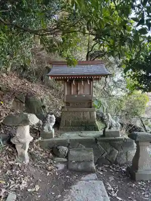 叶神社 (西叶神社)の{uncategorized: "未分類", other: "その他", undefined: "問題あり", building: "その他建物", grave: "お墓", sacred_gate: "鳥居", guardian: "狛犬", statue: "像", buddha: "仏像", history: "歴史", nature: "自然", garden: "庭園", animal: "動物", pagoda: "塔", temizu: "手水舎", mountain_gate: "山門・神門", sanctuary: "本殿・本堂", subordinate: "末社・摂社", art: "芸術", scenery: "景色", jizo: "地蔵", ema: "絵馬", goshuin: "御朱印", omikuji: "おみくじ", items: "授与品その他", amulet: "お守り", goshuincho: "御朱印帳", eats: "食事", festival: "お祭り", votive_dance: "神楽", shichigosan: "七五三参", wedding: "結婚式", experience: "体験その他", initially: "初詣", around: "周辺", anti_infection: "感染症対策"}