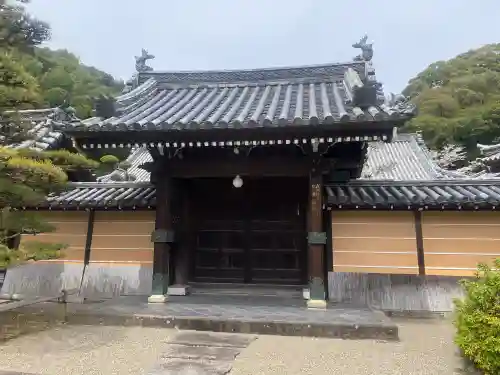 粉河寺の{uncategorized: "未分類", other: "その他", undefined: "問題あり", building: "その他建物", grave: "お墓", sacred_gate: "鳥居", guardian: "狛犬", statue: "像", buddha: "仏像", history: "歴史", nature: "自然", garden: "庭園", animal: "動物", pagoda: "塔", temizu: "手水舎", mountain_gate: "山門・神門", sanctuary: "本殿・本堂", subordinate: "末社・摂社", art: "芸術", scenery: "景色", jizo: "地蔵", ema: "絵馬", goshuin: "御朱印", omikuji: "おみくじ", items: "授与品その他", amulet: "お守り", goshuincho: "御朱印帳", eats: "食事", festival: "お祭り", votive_dance: "神楽", shichigosan: "七五三参", wedding: "結婚式", experience: "体験その他", initially: "初詣", around: "周辺", anti_infection: "感染症対策"}