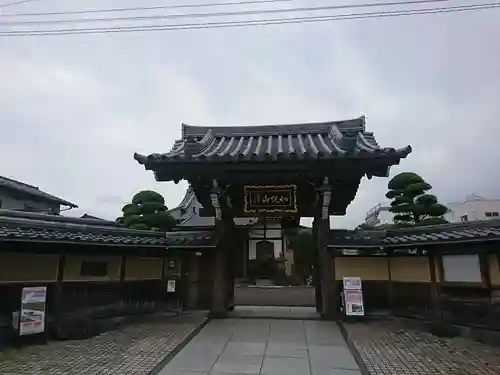 修行寺の山門