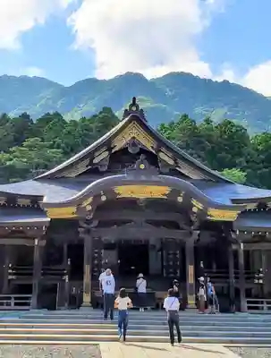 彌彦神社の本殿・本堂