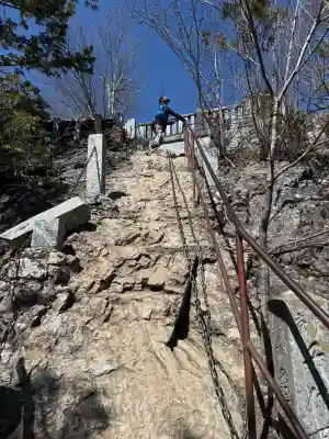 三峯神社奥宮の{uncategorized: "未分類", other: "その他", undefined: "問題あり", building: "その他建物", grave: "お墓", sacred_gate: "鳥居", guardian: "狛犬", statue: "像", buddha: "仏像", history: "歴史", nature: "自然", garden: "庭園", animal: "動物", pagoda: "塔", temizu: "手水舎", mountain_gate: "山門・神門", sanctuary: "本殿・本堂", subordinate: "末社・摂社", art: "芸術", scenery: "景色", jizo: "地蔵", ema: "絵馬", goshuin: "御朱印", omikuji: "おみくじ", items: "授与品その他", amulet: "お守り", goshuincho: "御朱印帳", eats: "食事", festival: "お祭り", votive_dance: "神楽", shichigosan: "七五三参", wedding: "結婚式", experience: "体験その他", initially: "初詣", around: "周辺", anti_infection: "感染症対策"}