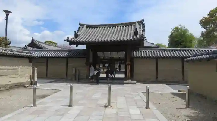 法隆寺の山門・神門