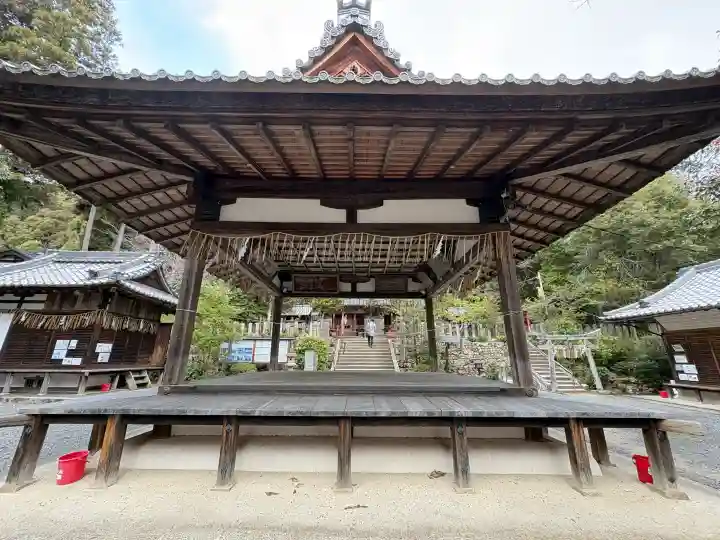石座神社の{uncategorized: "未分類", other: "その他", undefined: "問題あり", building: "その他建物", grave: "お墓", sacred_gate: "鳥居", guardian: "狛犬", statue: "像", buddha: "仏像", history: "歴史", nature: "自然", garden: "庭園", animal: "動物", pagoda: "塔", temizu: "手水舎", mountain_gate: "山門・神門", sanctuary: "本殿・本堂", subordinate: "末社・摂社", art: "芸術", scenery: "景色", jizo: "地蔵", ema: "絵馬", goshuin: "御朱印", omikuji: "おみくじ", items: "授与品その他", amulet: "お守り", goshuincho: "御朱印帳", eats: "食事", festival: "お祭り", votive_dance: "神楽", shichigosan: "七五三参", wedding: "結婚式", experience: "体験その他", initially: "初詣", around: "周辺", anti_infection: "感染症対策"}