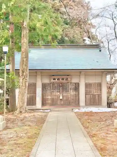 鳥谷崎神社の{uncategorized: "未分類", other: "その他", undefined: "問題あり", building: "その他建物", grave: "お墓", sacred_gate: "鳥居", guardian: "狛犬", statue: "像", buddha: "仏像", history: "歴史", nature: "自然", garden: "庭園", animal: "動物", pagoda: "塔", temizu: "手水舎", mountain_gate: "山門・神門", sanctuary: "本殿・本堂", subordinate: "末社・摂社", art: "芸術", scenery: "景色", jizo: "地蔵", ema: "絵馬", goshuin: "御朱印", omikuji: "おみくじ", items: "授与品その他", amulet: "お守り", goshuincho: "御朱印帳", eats: "食事", festival: "お祭り", votive_dance: "神楽", shichigosan: "七五三参", wedding: "結婚式", experience: "体験その他", initially: "初詣", around: "周辺", anti_infection: "感染症対策"}