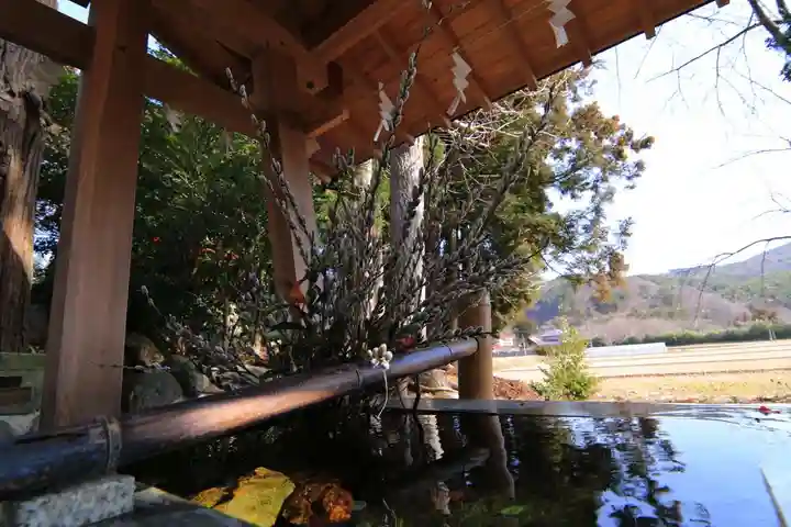 高司神社〜むすびの神の鎮まる社〜の手水舎