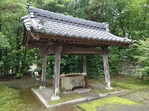 泉竜院の手水舎