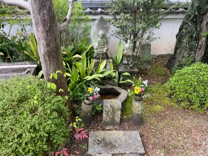 賢聖院の{uncategorized: "未分類", other: "その他", undefined: "問題あり", building: "その他建物", grave: "お墓", sacred_gate: "鳥居", guardian: "狛犬", statue: "像", buddha: "仏像", history: "歴史", nature: "自然", garden: "庭園", animal: "動物", pagoda: "塔", temizu: "手水舎", mountain_gate: "山門・神門", sanctuary: "本殿・本堂", subordinate: "末社・摂社", art: "芸術", scenery: "景色", jizo: "地蔵", ema: "絵馬", goshuin: "御朱印", omikuji: "おみくじ", items: "授与品その他", amulet: "お守り", goshuincho: "御朱印帳", eats: "食事", festival: "お祭り", votive_dance: "神楽", shichigosan: "七五三参", wedding: "結婚式", experience: "体験その他", initially: "初詣", around: "周辺", anti_infection: "感染症対策"}