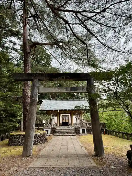 小河内神社の{uncategorized: "未分類", other: "その他", undefined: "問題あり", building: "その他建物", grave: "お墓", sacred_gate: "鳥居", guardian: "狛犬", statue: "像", buddha: "仏像", history: "歴史", nature: "自然", garden: "庭園", animal: "動物", pagoda: "塔", temizu: "手水舎", mountain_gate: "山門・神門", sanctuary: "本殿・本堂", subordinate: "末社・摂社", art: "芸術", scenery: "景色", jizo: "地蔵", ema: "絵馬", goshuin: "御朱印", omikuji: "おみくじ", items: "授与品その他", amulet: "お守り", goshuincho: "御朱印帳", eats: "食事", festival: "お祭り", votive_dance: "神楽", shichigosan: "七五三参", wedding: "結婚式", experience: "体験その他", initially: "初詣", around: "周辺", anti_infection: "感染症対策"}