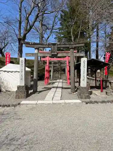 鶴ケ城稲荷神社の鳥居