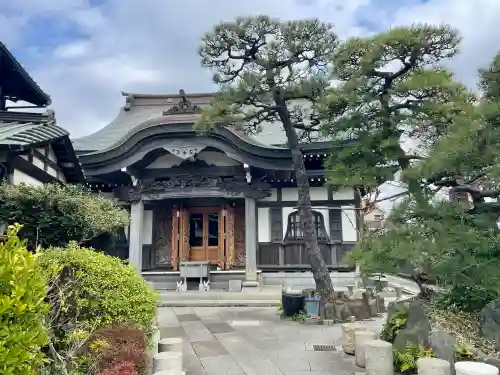 日蓮宗龍口山本龍寺の{uncategorized: "未分類", other: "その他", undefined: "問題あり", building: "その他建物", grave: "お墓", sacred_gate: "鳥居", guardian: "狛犬", statue: "像", buddha: "仏像", history: "歴史", nature: "自然", garden: "庭園", animal: "動物", pagoda: "塔", temizu: "手水舎", mountain_gate: "山門・神門", sanctuary: "本殿・本堂", subordinate: "末社・摂社", art: "芸術", scenery: "景色", jizo: "地蔵", ema: "絵馬", goshuin: "御朱印", omikuji: "おみくじ", items: "授与品その他", amulet: "お守り", goshuincho: "御朱印帳", eats: "食事", festival: "お祭り", votive_dance: "神楽", shichigosan: "七五三参", wedding: "結婚式", experience: "体験その他", initially: "初詣", around: "周辺", anti_infection: "感染症対策"}