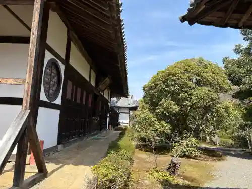 浄住寺の{uncategorized: "未分類", other: "その他", undefined: "問題あり", building: "その他建物", grave: "お墓", sacred_gate: "鳥居", guardian: "狛犬", statue: "像", buddha: "仏像", history: "歴史", nature: "自然", garden: "庭園", animal: "動物", pagoda: "塔", temizu: "手水舎", mountain_gate: "山門・神門", sanctuary: "本殿・本堂", subordinate: "末社・摂社", art: "芸術", scenery: "景色", jizo: "地蔵", ema: "絵馬", goshuin: "御朱印", omikuji: "おみくじ", items: "授与品その他", amulet: "お守り", goshuincho: "御朱印帳", eats: "食事", festival: "お祭り", votive_dance: "神楽", shichigosan: "七五三参", wedding: "結婚式", experience: "体験その他", initially: "初詣", around: "周辺", anti_infection: "感染症対策"}