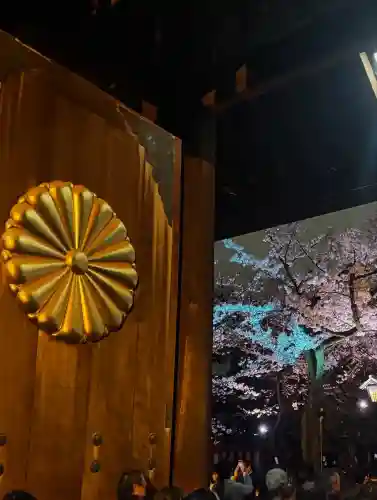 靖國神社の{uncategorized: "未分類", other: "その他", undefined: "問題あり", building: "その他建物", grave: "お墓", sacred_gate: "鳥居", guardian: "狛犬", statue: "像", buddha: "仏像", history: "歴史", nature: "自然", garden: "庭園", animal: "動物", pagoda: "塔", temizu: "手水舎", mountain_gate: "山門・神門", sanctuary: "本殿・本堂", subordinate: "末社・摂社", art: "芸術", scenery: "景色", jizo: "地蔵", ema: "絵馬", goshuin: "御朱印", omikuji: "おみくじ", items: "授与品その他", amulet: "お守り", goshuincho: "御朱印帳", eats: "食事", festival: "お祭り", votive_dance: "神楽", shichigosan: "七五三参", wedding: "結婚式", experience: "体験その他", initially: "初詣", around: "周辺", anti_infection: "感染症対策"}
