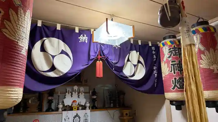 水無山神神社の{uncategorized: "未分類", other: "その他", undefined: "問題あり", building: "その他建物", grave: "お墓", sacred_gate: "鳥居", guardian: "狛犬", statue: "像", buddha: "仏像", history: "歴史", nature: "自然", garden: "庭園", animal: "動物", pagoda: "塔", temizu: "手水舎", mountain_gate: "山門・神門", sanctuary: "本殿・本堂", subordinate: "末社・摂社", art: "芸術", scenery: "景色", jizo: "地蔵", ema: "絵馬", goshuin: "御朱印", omikuji: "おみくじ", items: "授与品その他", amulet: "お守り", goshuincho: "御朱印帳", eats: "食事", festival: "お祭り", votive_dance: "神楽", shichigosan: "七五三参", wedding: "結婚式", experience: "体験その他", initially: "初詣", around: "周辺", anti_infection: "感染症対策"}