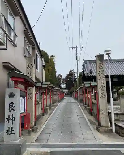 艮神社の建物その他