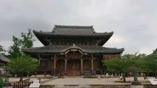 本山専修寺の本殿・本堂