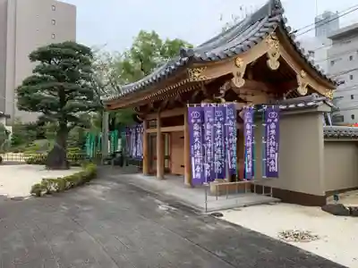 東界寺の山門・神門