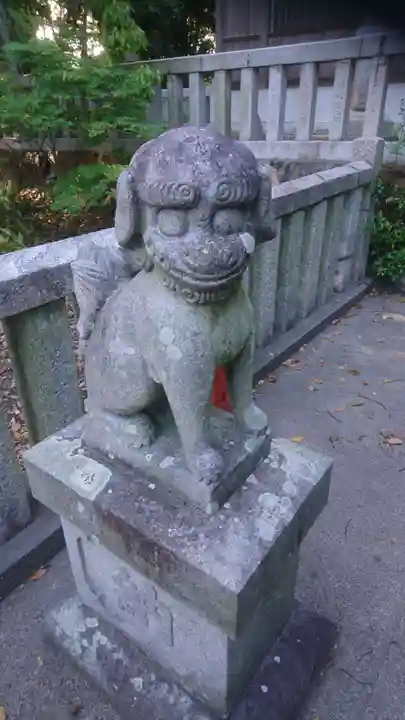 白山神社(木曽川町黒田)の狛犬