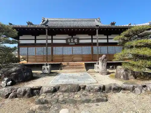 竜昌寺の{uncategorized: "未分類", other: "その他", undefined: "問題あり", building: "その他建物", grave: "お墓", sacred_gate: "鳥居", guardian: "狛犬", statue: "像", buddha: "仏像", history: "歴史", nature: "自然", garden: "庭園", animal: "動物", pagoda: "塔", temizu: "手水舎", mountain_gate: "山門・神門", sanctuary: "本殿・本堂", subordinate: "末社・摂社", art: "芸術", scenery: "景色", jizo: "地蔵", ema: "絵馬", goshuin: "御朱印", omikuji: "おみくじ", items: "授与品その他", amulet: "お守り", goshuincho: "御朱印帳", eats: "食事", festival: "お祭り", votive_dance: "神楽", shichigosan: "七五三参", wedding: "結婚式", experience: "体験その他", initially: "初詣", around: "周辺", anti_infection: "感染症対策"}