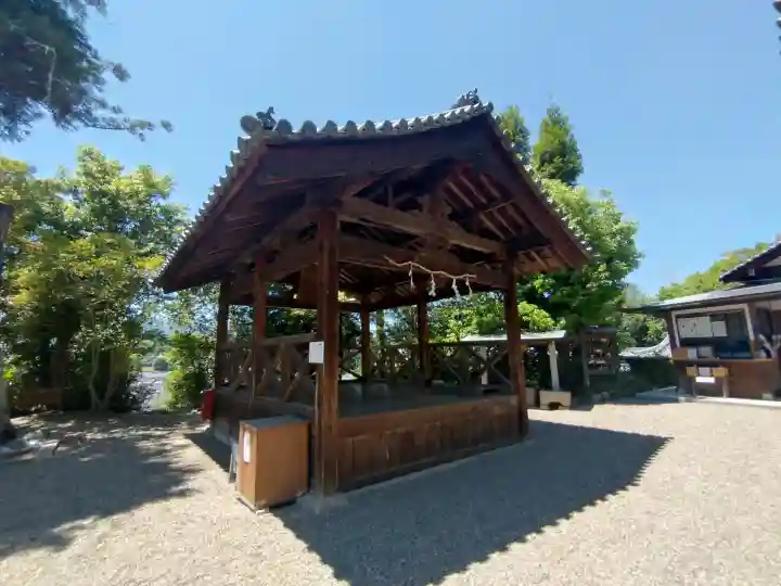 添御縣坐神社の{uncategorized: "未分類", other: "その他", undefined: "問題あり", building: "その他建物", grave: "お墓", sacred_gate: "鳥居", guardian: "狛犬", statue: "像", buddha: "仏像", history: "歴史", nature: "自然", garden: "庭園", animal: "動物", pagoda: "塔", temizu: "手水舎", mountain_gate: "山門・神門", sanctuary: "本殿・本堂", subordinate: "末社・摂社", art: "芸術", scenery: "景色", jizo: "地蔵", ema: "絵馬", goshuin: "御朱印", omikuji: "おみくじ", items: "授与品その他", amulet: "お守り", goshuincho: "御朱印帳", eats: "食事", festival: "お祭り", votive_dance: "神楽", shichigosan: "七五三参", wedding: "結婚式", experience: "体験その他", initially: "初詣", around: "周辺", anti_infection: "感染症対策"}
