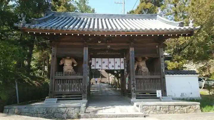 観音寺の山門・神門