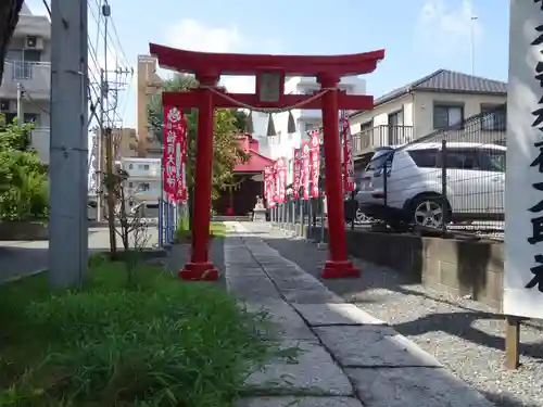 谷口山野稲荷神社の鳥居