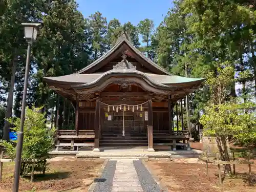 魚沼神社の本殿