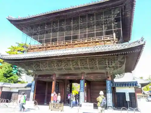 建中寺の山門