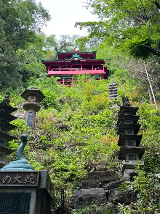 磯山弁財天の{uncategorized: "未分類", other: "その他", undefined: "問題あり", building: "その他建物", grave: "お墓", sacred_gate: "鳥居", guardian: "狛犬", statue: "像", buddha: "仏像", history: "歴史", nature: "自然", garden: "庭園", animal: "動物", pagoda: "塔", temizu: "手水舎", mountain_gate: "山門・神門", sanctuary: "本殿・本堂", subordinate: "末社・摂社", art: "芸術", scenery: "景色", jizo: "地蔵", ema: "絵馬", goshuin: "御朱印", omikuji: "おみくじ", items: "授与品その他", amulet: "お守り", goshuincho: "御朱印帳", eats: "食事", festival: "お祭り", votive_dance: "神楽", shichigosan: "七五三参", wedding: "結婚式", experience: "体験その他", initially: "初詣", around: "周辺", anti_infection: "感染症対策"}