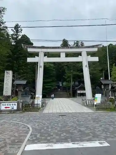 諏訪大社上社本宮の鳥居