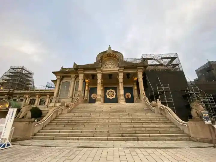 築地本願寺(本願寺築地別院)の{uncategorized: "未分類", other: "その他", undefined: "問題あり", building: "その他建物", grave: "お墓", sacred_gate: "鳥居", guardian: "狛犬", statue: "像", buddha: "仏像", history: "歴史", nature: "自然", garden: "庭園", animal: "動物", pagoda: "塔", temizu: "手水舎", mountain_gate: "山門・神門", sanctuary: "本殿・本堂", subordinate: "末社・摂社", art: "芸術", scenery: "景色", jizo: "地蔵", ema: "絵馬", goshuin: "御朱印", omikuji: "おみくじ", items: "授与品その他", amulet: "お守り", goshuincho: "御朱印帳", eats: "食事", festival: "お祭り", votive_dance: "神楽", shichigosan: "七五三参", wedding: "結婚式", experience: "体験その他", initially: "初詣", around: "周辺", anti_infection: "感染症対策"}