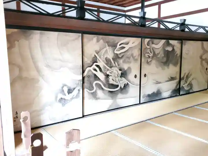 龍安寺の{uncategorized: "未分類", other: "その他", undefined: "問題あり", building: "その他建物", grave: "お墓", sacred_gate: "鳥居", guardian: "狛犬", statue: "像", buddha: "仏像", history: "歴史", nature: "自然", garden: "庭園", animal: "動物", pagoda: "塔", temizu: "手水舎", mountain_gate: "山門・神門", sanctuary: "本殿・本堂", subordinate: "末社・摂社", art: "芸術", scenery: "景色", jizo: "地蔵", ema: "絵馬", goshuin: "御朱印", omikuji: "おみくじ", items: "授与品その他", amulet: "お守り", goshuincho: "御朱印帳", eats: "食事", festival: "お祭り", votive_dance: "神楽", shichigosan: "七五三参", wedding: "結婚式", experience: "体験その他", initially: "初詣", around: "周辺", anti_infection: "感染症対策"}