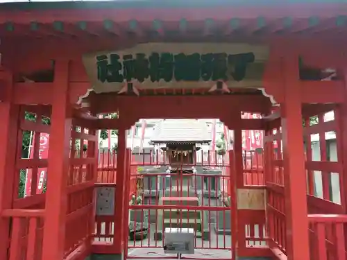 丁張稲荷神社の本殿