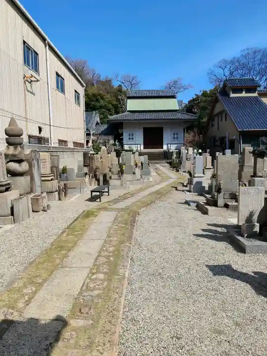 宗念寺の{uncategorized: "未分類", other: "その他", undefined: "問題あり", building: "その他建物", grave: "お墓", sacred_gate: "鳥居", guardian: "狛犬", statue: "像", buddha: "仏像", history: "歴史", nature: "自然", garden: "庭園", animal: "動物", pagoda: "塔", temizu: "手水舎", mountain_gate: "山門・神門", sanctuary: "本殿・本堂", subordinate: "末社・摂社", art: "芸術", scenery: "景色", jizo: "地蔵", ema: "絵馬", goshuin: "御朱印", omikuji: "おみくじ", items: "授与品その他", amulet: "お守り", goshuincho: "御朱印帳", eats: "食事", festival: "お祭り", votive_dance: "神楽", shichigosan: "七五三参", wedding: "結婚式", experience: "体験その他", initially: "初詣", around: "周辺", anti_infection: "感染症対策"}
