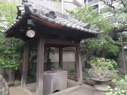 成就院の手水舎