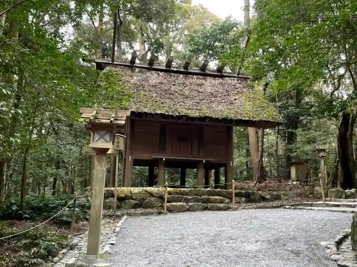 伊勢神宮内宮(皇大神宮)の{uncategorized: "未分類", other: "その他", undefined: "問題あり", building: "その他建物", grave: "お墓", sacred_gate: "鳥居", guardian: "狛犬", statue: "像", buddha: "仏像", history: "歴史", nature: "自然", garden: "庭園", animal: "動物", pagoda: "塔", temizu: "手水舎", mountain_gate: "山門・神門", sanctuary: "本殿・本堂", subordinate: "末社・摂社", art: "芸術", scenery: "景色", jizo: "地蔵", ema: "絵馬", goshuin: "御朱印", omikuji: "おみくじ", items: "授与品その他", amulet: "お守り", goshuincho: "御朱印帳", eats: "食事", festival: "お祭り", votive_dance: "神楽", shichigosan: "七五三参", wedding: "結婚式", experience: "体験その他", initially: "初詣", around: "周辺", anti_infection: "感染症対策"}