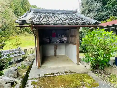 福竜寺の{uncategorized: "未分類", other: "その他", undefined: "問題あり", building: "その他建物", grave: "お墓", sacred_gate: "鳥居", guardian: "狛犬", statue: "像", buddha: "仏像", history: "歴史", nature: "自然", garden: "庭園", animal: "動物", pagoda: "塔", temizu: "手水舎", mountain_gate: "山門・神門", sanctuary: "本殿・本堂", subordinate: "末社・摂社", art: "芸術", scenery: "景色", jizo: "地蔵", ema: "絵馬", goshuin: "御朱印", omikuji: "おみくじ", items: "授与品その他", amulet: "お守り", goshuincho: "御朱印帳", eats: "食事", festival: "お祭り", votive_dance: "神楽", shichigosan: "七五三参", wedding: "結婚式", experience: "体験その他", initially: "初詣", around: "周辺", anti_infection: "感染症対策"}