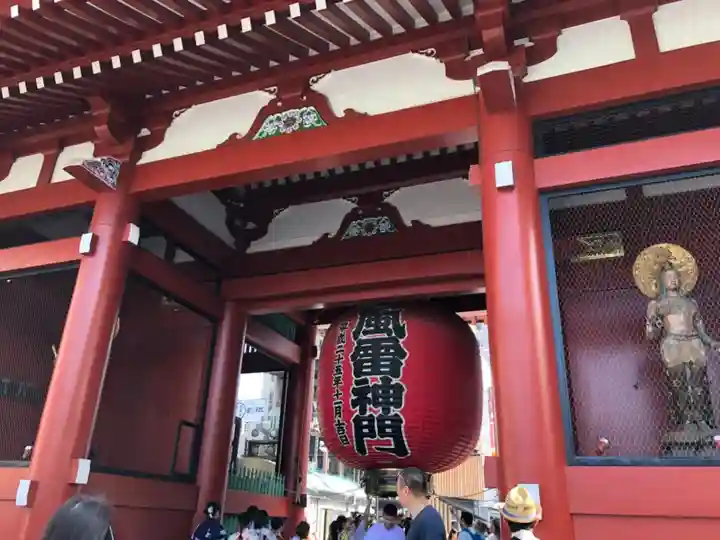 浅草寺の山門・神門