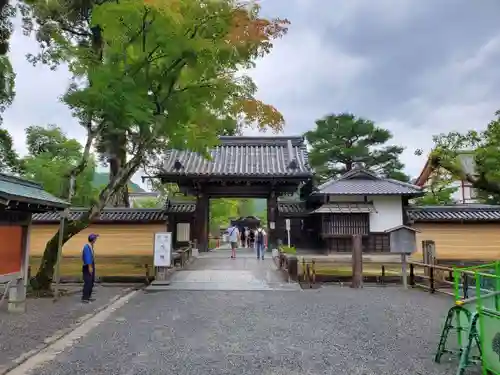 鹿苑寺（金閣寺）の山門